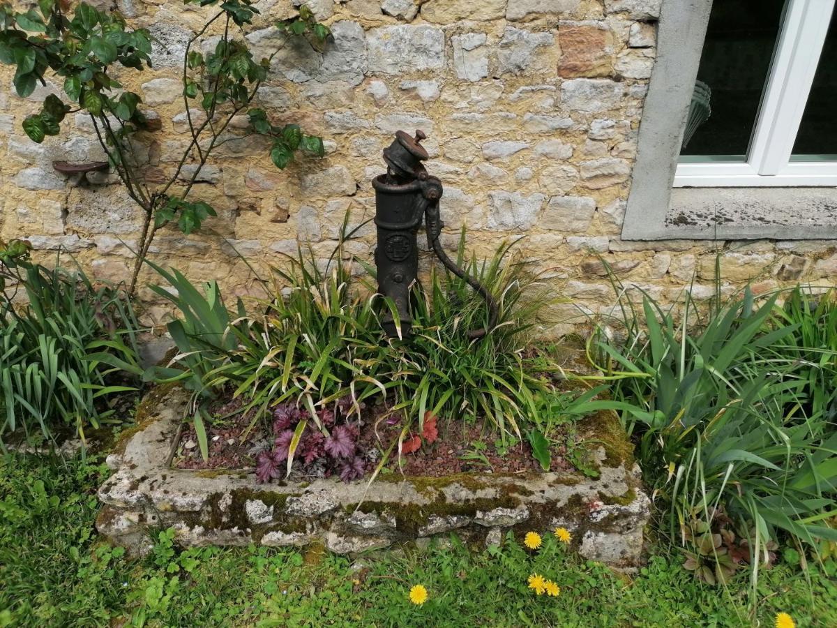Maison de Pierre: Jardin Tranquille près d'Omaha Beach Commes Exterior photo
